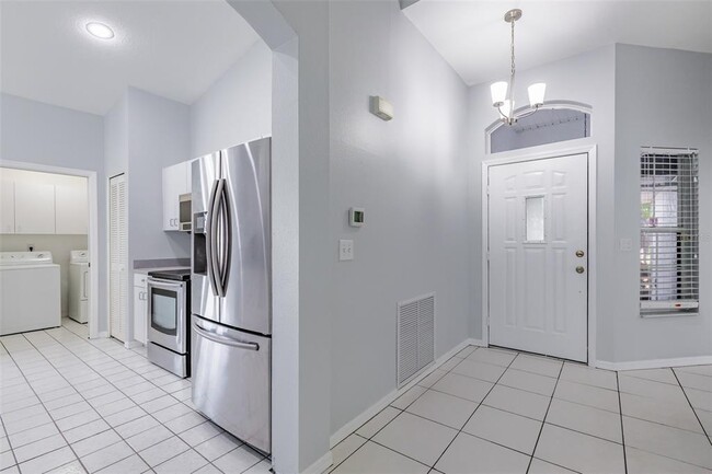 Building Photo - 1510 Oracle Dr