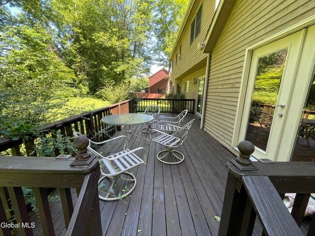 Building Photo - 8 Timberwick Dr