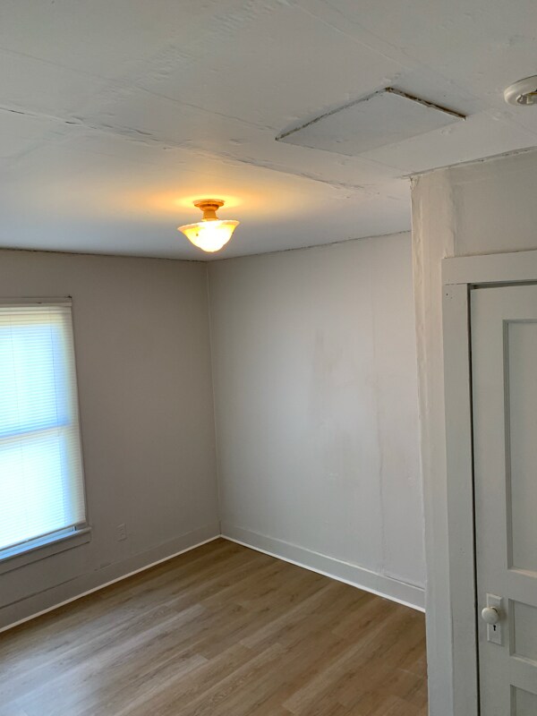 Building Photo - 218 Elm St