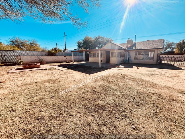 Building Photo - 3707 E Glenn St