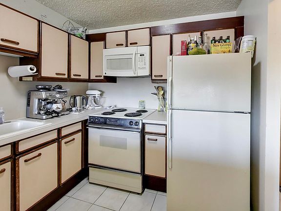 Building Photo - 2754 N Hampden Ct