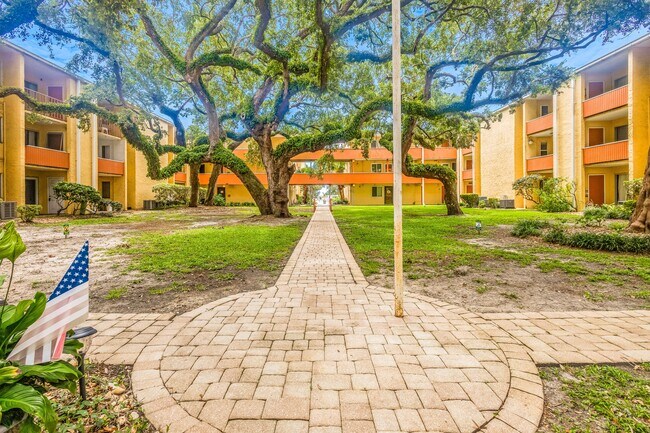 Building Photo - 209 W Miracle Strip Pkwy