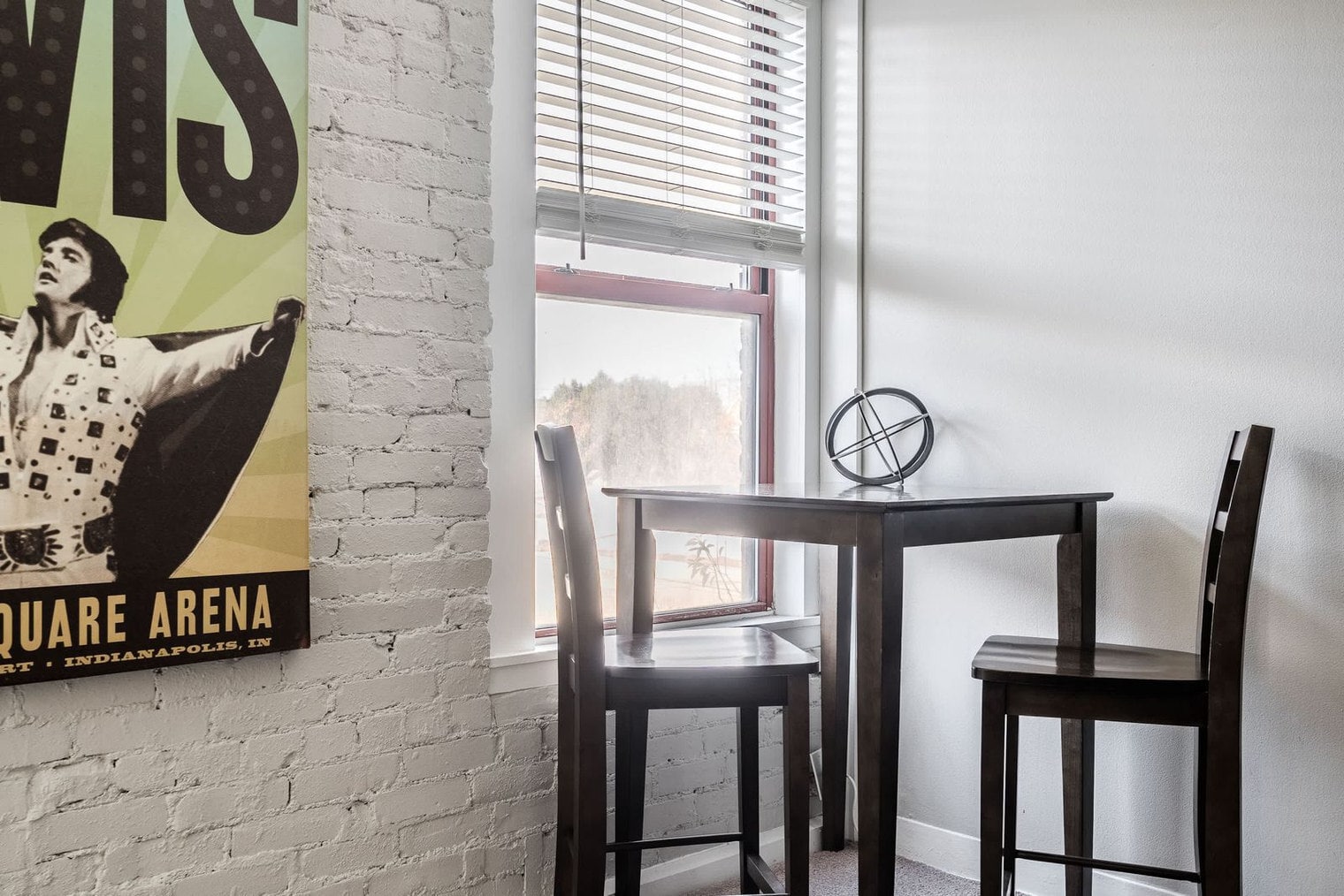 Building Photo - 615 N East St