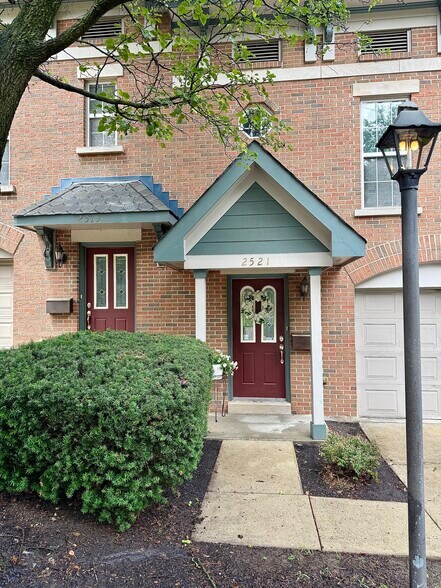Primary Photo - 2521 Ravine St