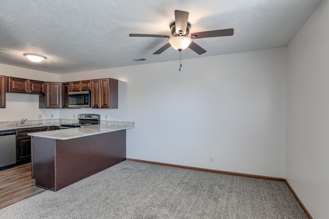 Building Photo - Spacious Duplex Close to Schools, UNL, Haymarket, and I-80 TOTALLY REMODELED