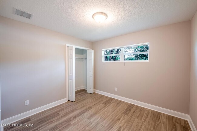 Building Photo - 6264 Diane Rd