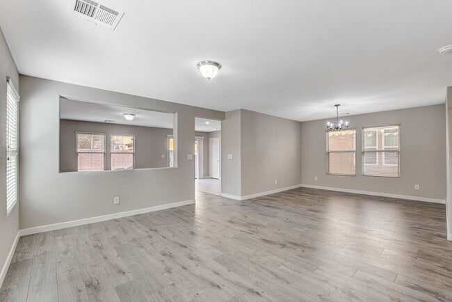Building Photo - Spacious 3 bedroom home with large yard in...