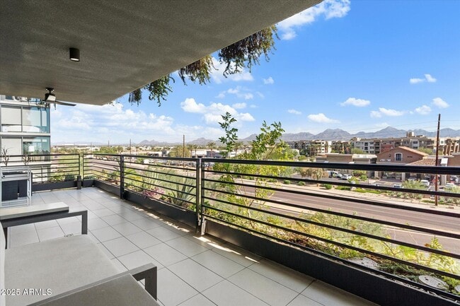 Building Photo - 7180 E Kierland Blvd