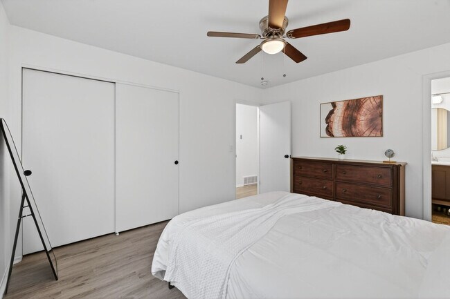 Building Photo - 1545 Reale Ave