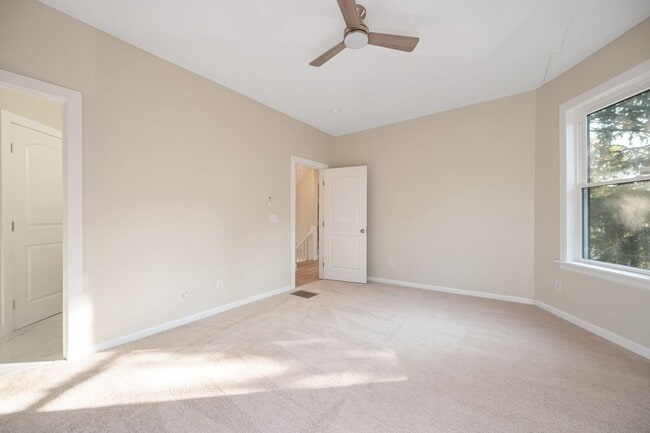 Building Photo - NORTHSIDE RARE GEM - FULLY RENOVATED 5+ BE...