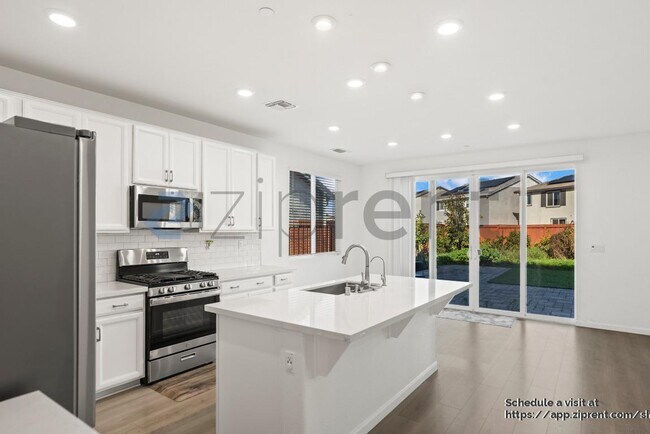 Building Photo - 861 Pipit St