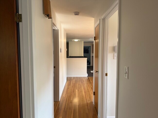 Building Photo - 585 Burncoat St