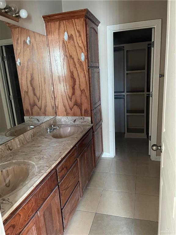 Building Photo - 6 Scottland Dr