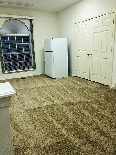 Building Photo - 1782 N Gregg Ave