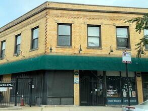 Building Photo - 1524 W Jarvis Ave