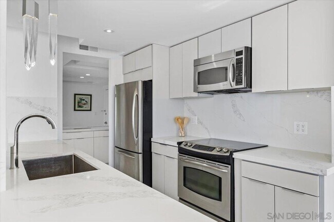 Building Photo - 1830 Avenida Del Mundo