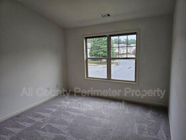 Building Photo - 6390 Elmshorn Way