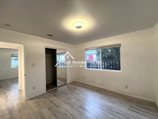 Building Photo - Updated 3bd/2ba Sacramento House