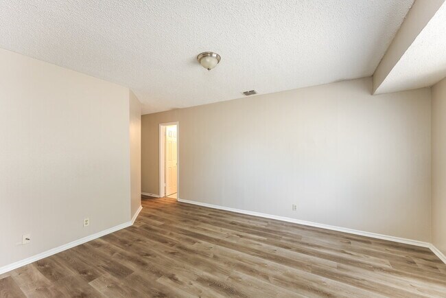 Building Photo - 8743 Ridge Moon Dr