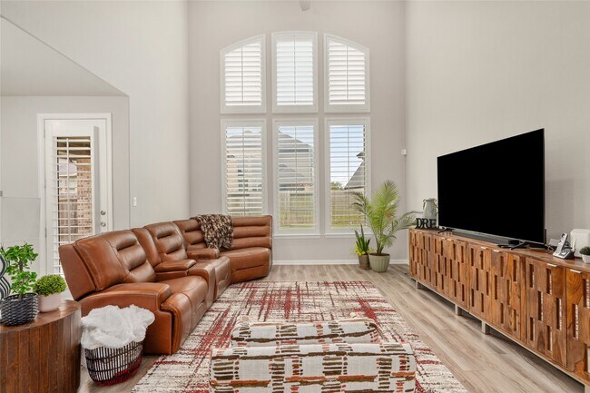 Building Photo - 3707 Lake Falls Dr