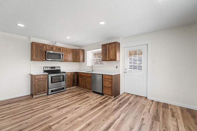 Building Photo - Deavila - Walnut Valley