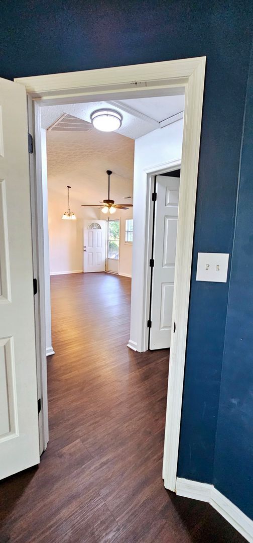 Building Photo - No HOA! Peaceful Cul-de-Sac Living with Ou...