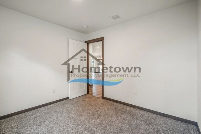 Building Photo - 3-Bedroom, 2-Bathroom Home with 3-Car Gara...