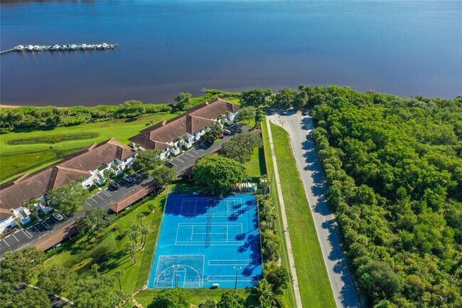 Building Photo - 6102 SE Landing Way