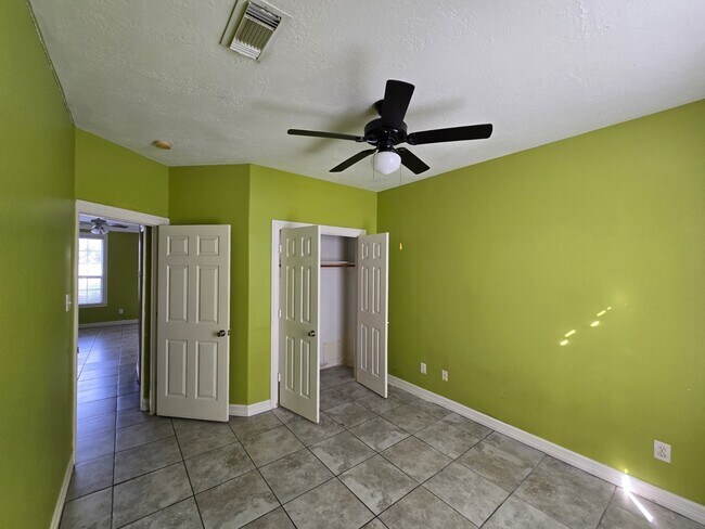 Building Photo - 11045 Landswalk Dr
