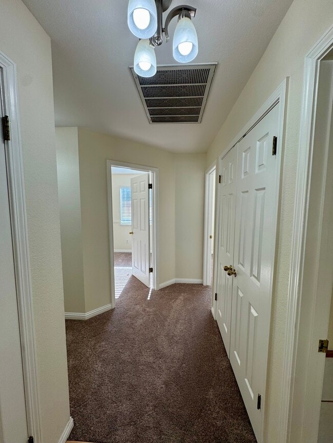 Building Photo - Spacious 3BD/2BA Home with 2-Car Garage in Desirable Antelope