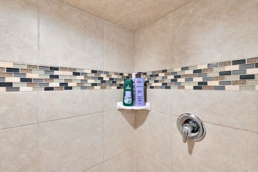 Building Photo - 369 N 300 W