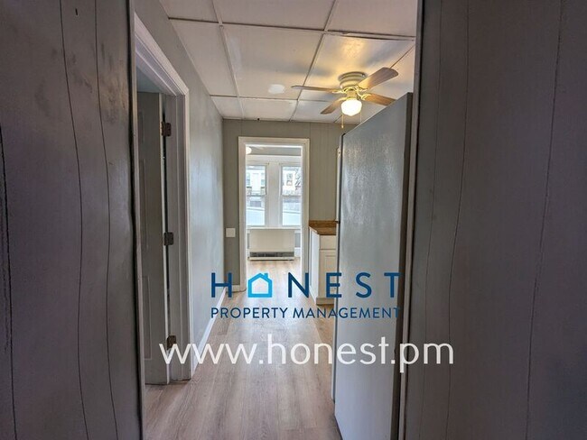 Building Photo - 36 Monroe St