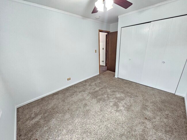 Building Photo - 571 White Birch Rd