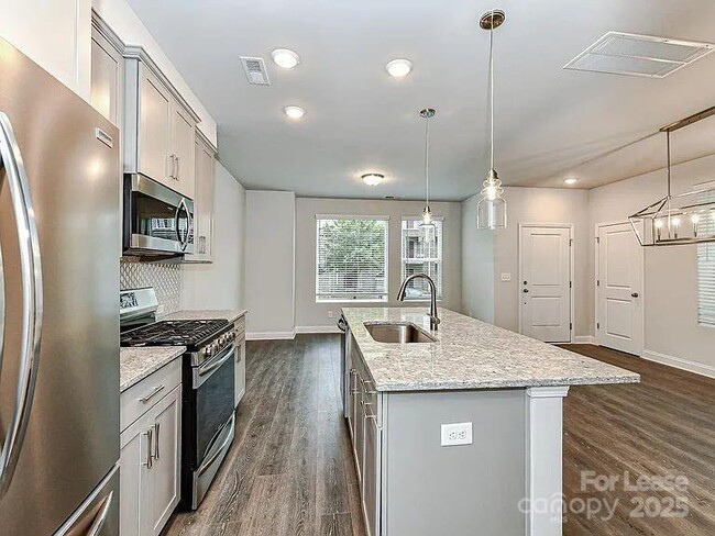 Building Photo - 1225 Kohler Ave