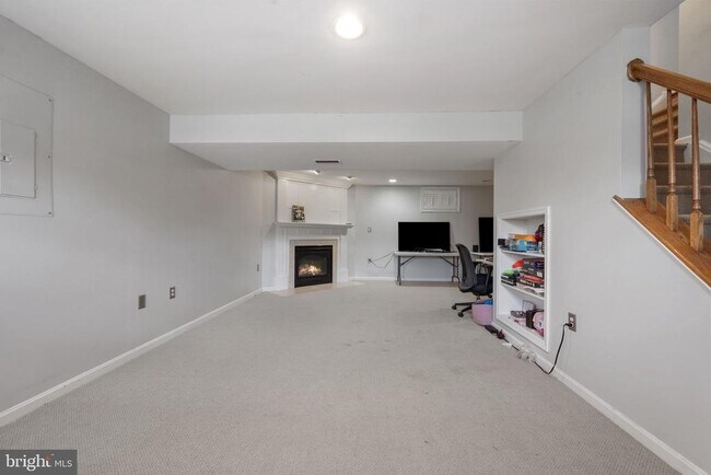 Building Photo - 608 Talmadge Ct SE