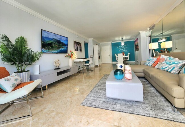 Building Photo - 2030 S Ocean Dr