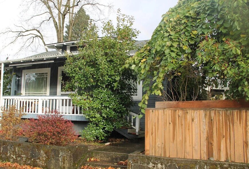 Building Photo - 3304 NE 73rd Ave