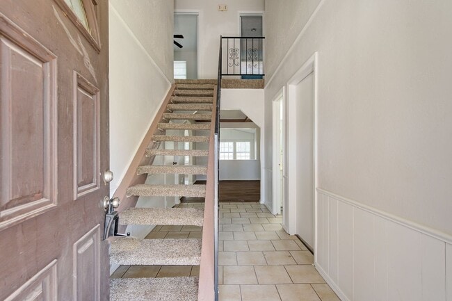 Building Photo - Two-Story 4 bed 2 bath Home in the Heart of Moore!
