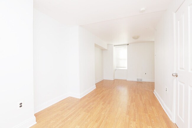 Building Photo - 2421 Christian St