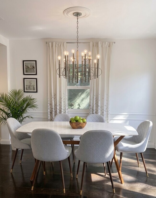 Building Photo - 842 Pacific St