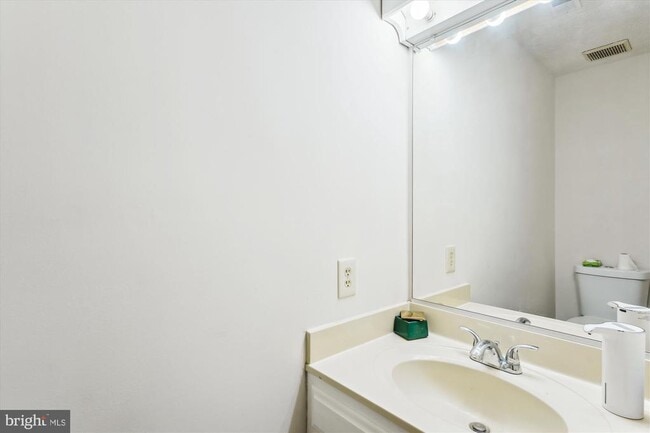 Building Photo - 405 Beacon Hill Terrace