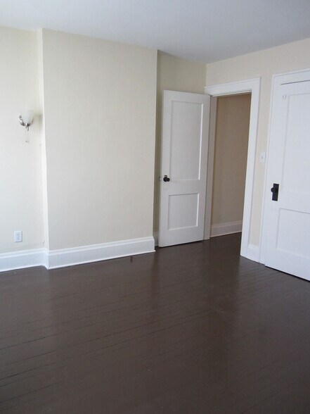 Building Photo - 2444 Deming Ave