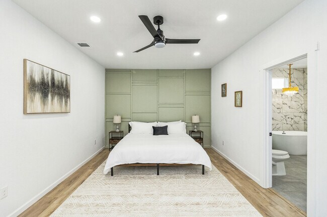 Building Photo - 2306 E Houston St