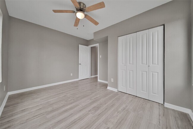 Building Photo - 1623 Main St