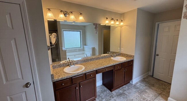 Building Photo - 1023 Edenbrooke Cir