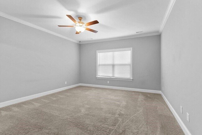 Building Photo - 5120 Meadowbend Dr NE