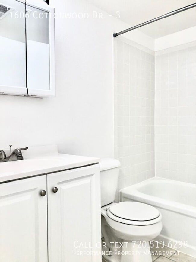 Building Photo - 1606 Cottonwood Dr