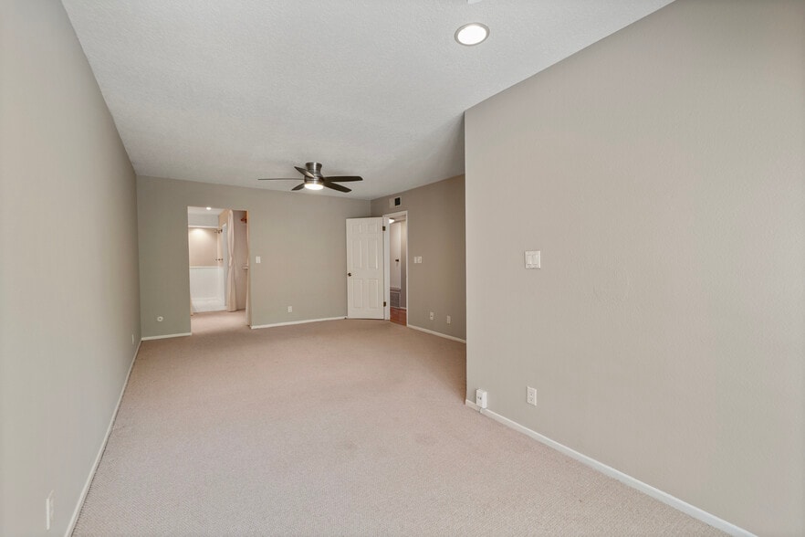 Master Bedroom - 15231 Magnolia Blvd