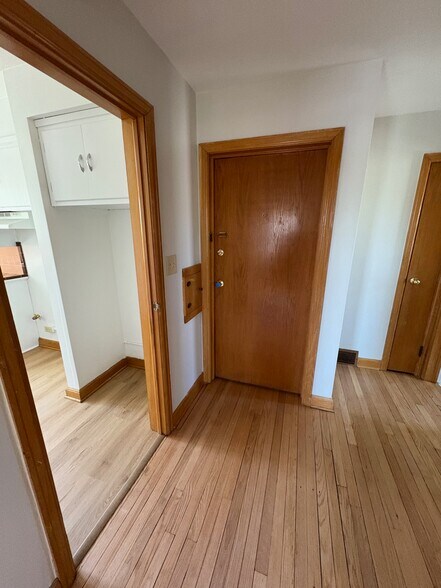 Foyer Entry - 1954 S 82nd St
