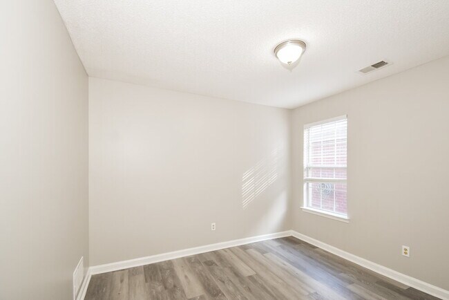 Building Photo - 8457 Regal Bend Dr